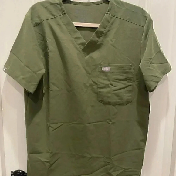 FIGS OLIVE GREEN TECHNICAL COLLECTION SCRUB TOP  SIZE SMALL - Picture 1 of 3